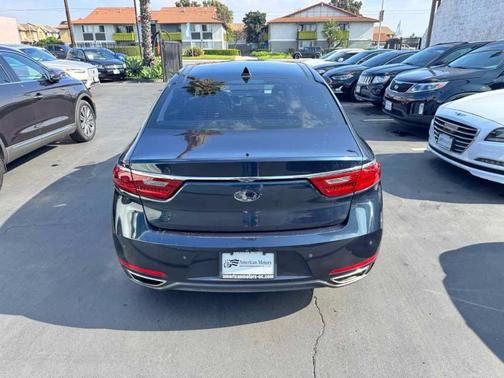 2017 Kia Cadenza Premium