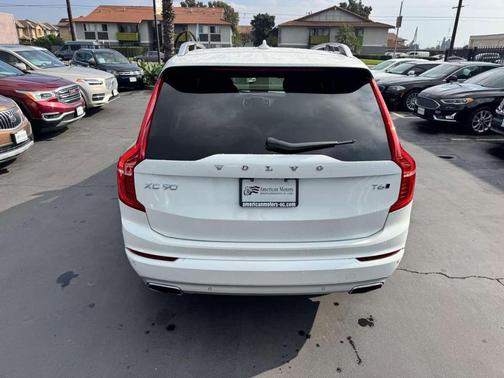 2016 Volvo XC90 T6 Momentum