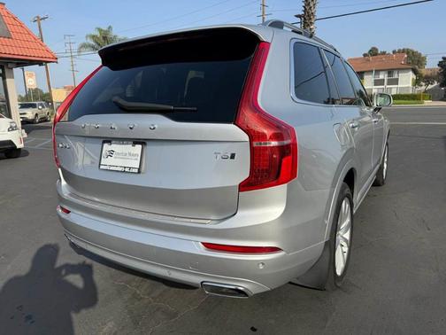 2017 Volvo XC90 T6 Momentum