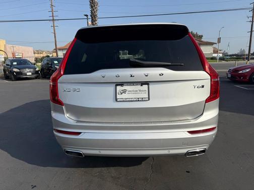 2017 Volvo XC90 T6 Momentum