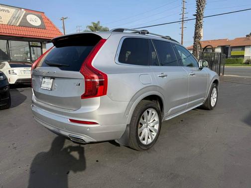 2017 Volvo XC90 T6 Momentum