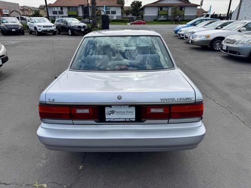 1989 Toyota Camry LE