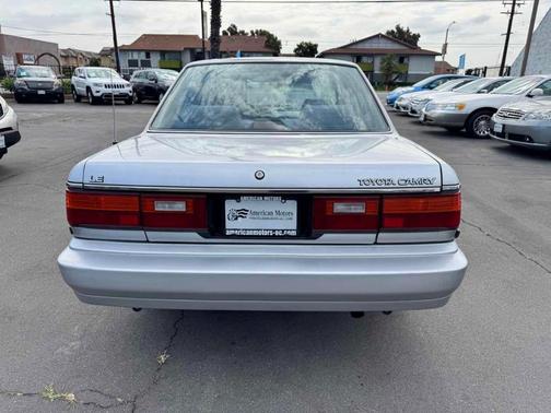 1989 Toyota Camry LE