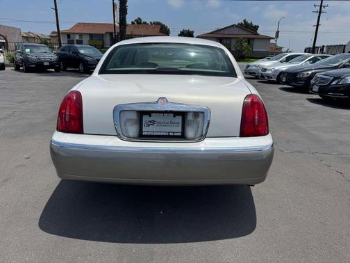2000 Lincoln Town Car Signature