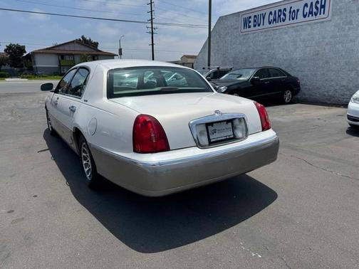 2000 Lincoln Town Car Signature