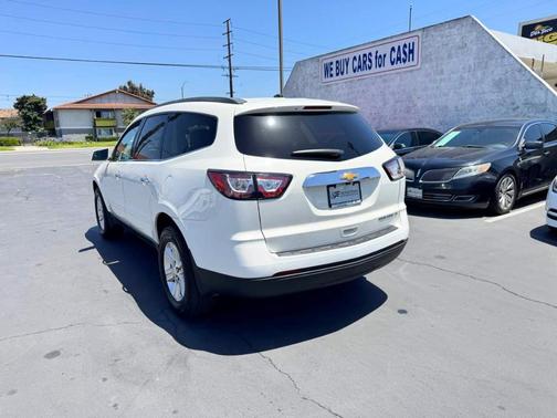 White 2014 Chevrolet Traverse 2LT