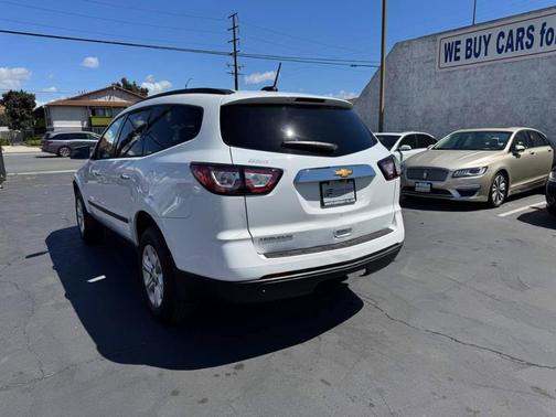 Summit White 2017 Chevrolet Traverse LS