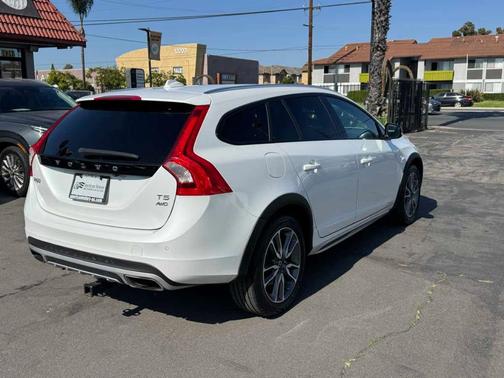 2015 Volvo V60 Cross Country T5