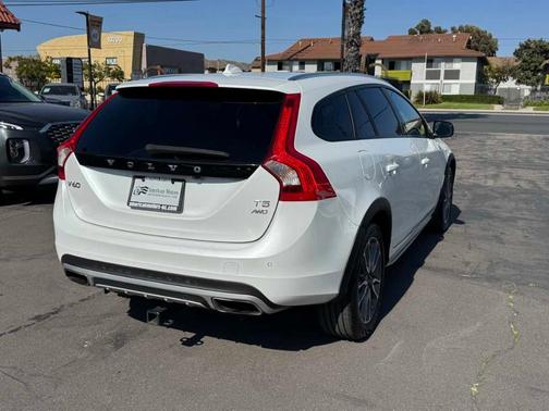 2015 Volvo V60 Cross Country T5