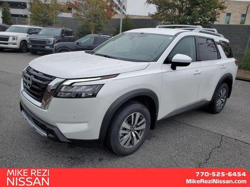 2025 Nissan Pathfinder SL FWD
