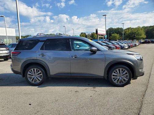 2024 Nissan Pathfinder SL FWD