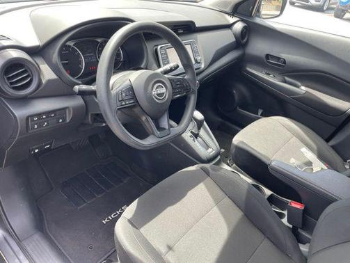 Gun Metallic 2025 Nissan Kicks S