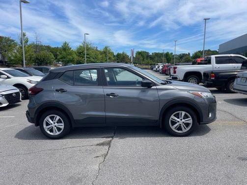 Gun Metallic 2025 Nissan Kicks S
