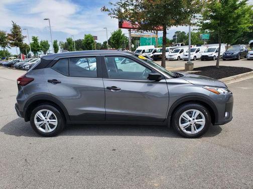 Gun Metallic 2025 Nissan Kicks S