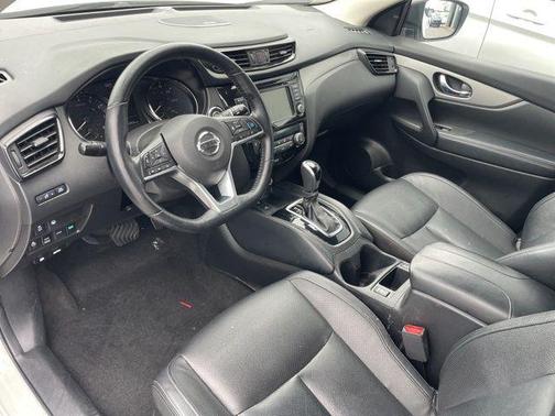 Pearl White Tricoat 2020 Nissan Rogue Sport SL