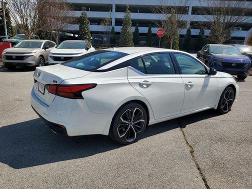 Pearl White Tricoat 2024 Nissan Altima SR FWD