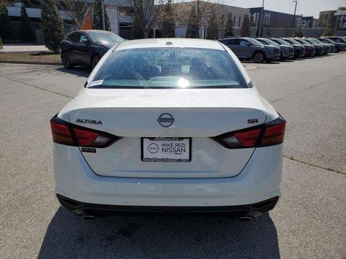 Pearl White Tricoat 2024 Nissan Altima SR FWD