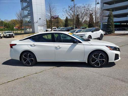 Pearl White Tricoat 2024 Nissan Altima SR FWD