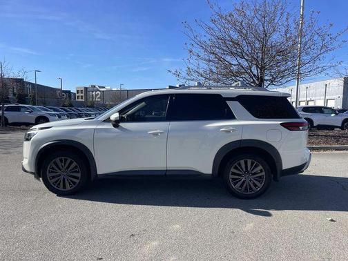 2022 Nissan Pathfinder SL 2WD