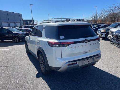 2022 Nissan Pathfinder SL 2WD