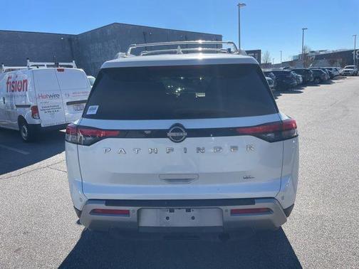 2022 Nissan Pathfinder SL 2WD