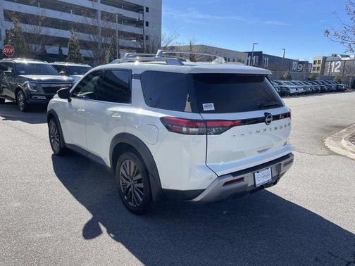 2022 Nissan Pathfinder SL 2WD