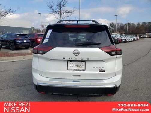 Everest White Pearl/Super Black 2026 Nissan Rogue Platinum