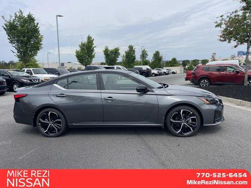 Gun Metallic/Super Black 2026 Nissan Altima SR FWD