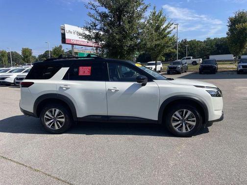 2023 Nissan Pathfinder SL FWD