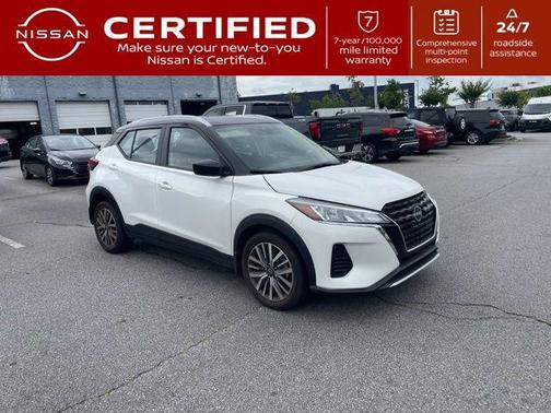 Aspen White Tricoat/Super Black 2024 Nissan Kicks SV