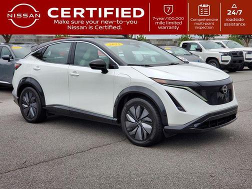 Everest White Pearl Tricoat/Black Diamond Pearl 2023 Nissan ARIYA ENGAGE