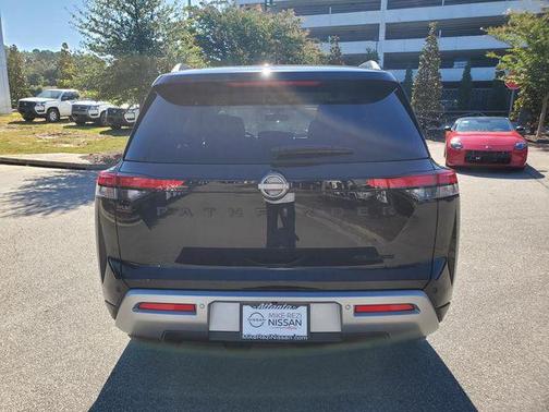 2022 Nissan Pathfinder SL 4WD