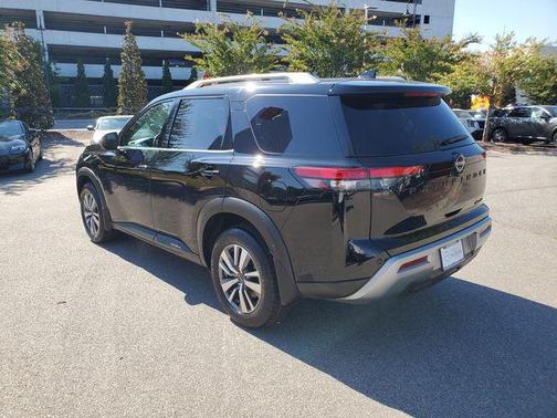 2022 Nissan Pathfinder SL 4WD
