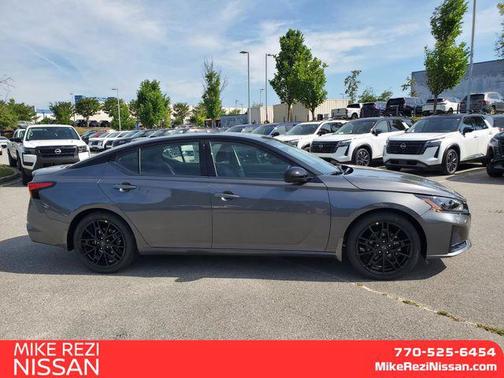 Gun Metallic/Super Black 2026 Nissan Altima SR FWD