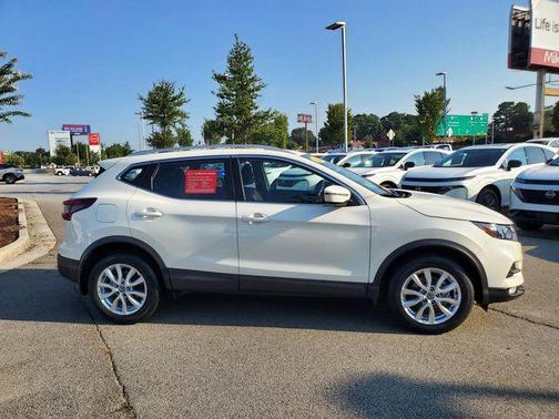 2022 Nissan Rogue Sport SV