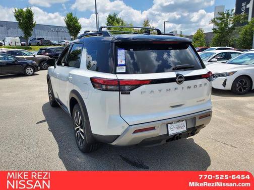 2025 Nissan Pathfinder Platinum FWD