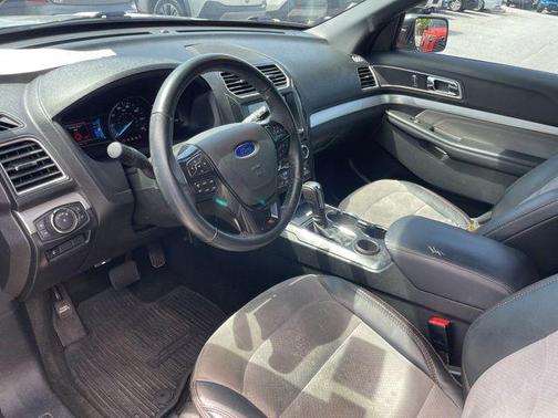 Ingot Silver 2017 Ford Explorer XLT
