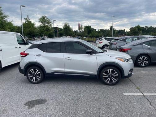 Brilliant Silver Metallic 2019 Nissan Kicks SR