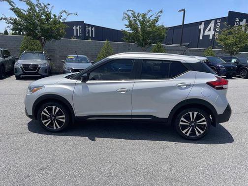 Brilliant Silver Metallic 2019 Nissan Kicks SR