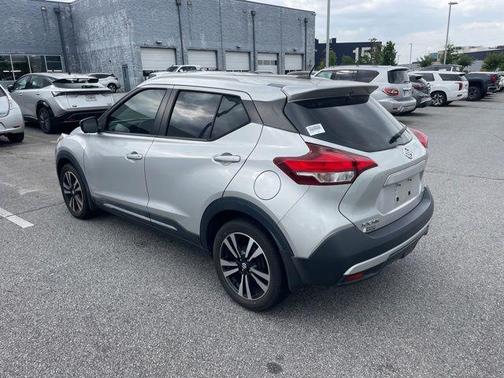 Brilliant Silver Metallic 2019 Nissan Kicks SR