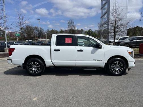 2024 Nissan Titan SV