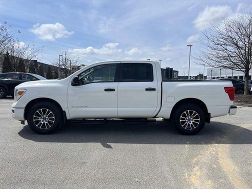 2024 Nissan Titan SV