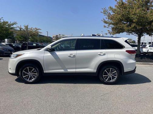 Blizzard Pearl 2019 Toyota Highlander XLE