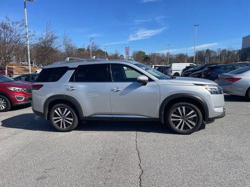 2025 Nissan Pathfinder Platinum 4WD