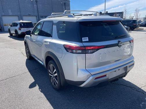 2025 Nissan Pathfinder Platinum 4WD