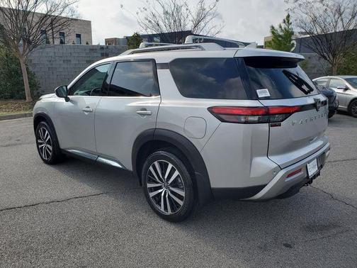 2025 Nissan Pathfinder Platinum 4WD