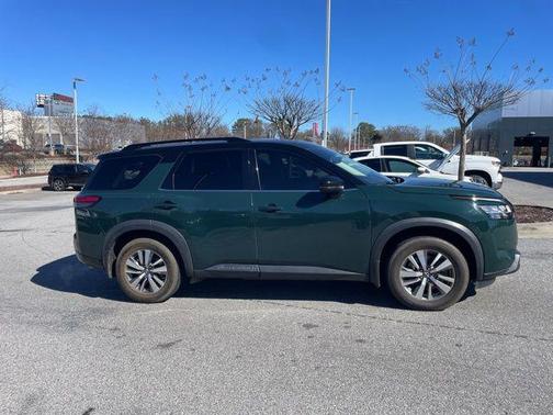 2022 Nissan Pathfinder SL 2WD