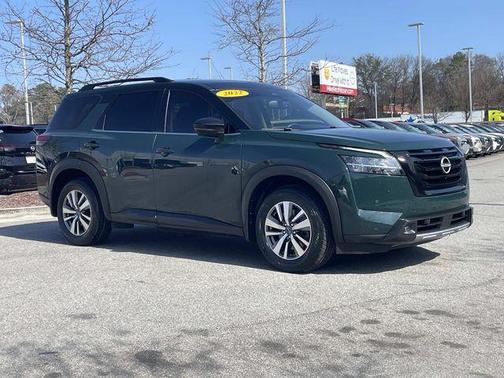 2022 Nissan Pathfinder SL 2WD