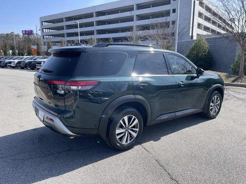 2022 Nissan Pathfinder SL 2WD