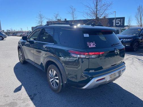 2022 Nissan Pathfinder SL 2WD